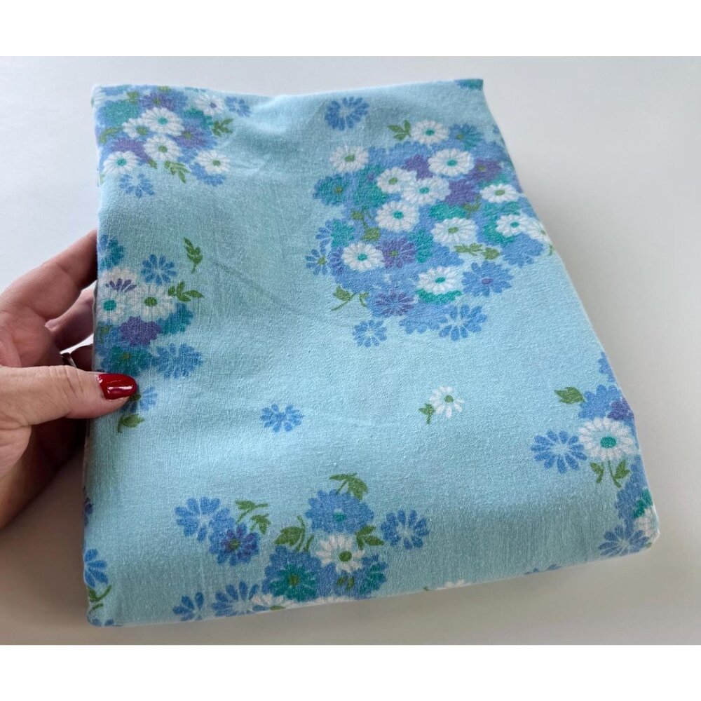 Vintage 1970s flat/top sheet, blue, white green small flowers, twin size bed